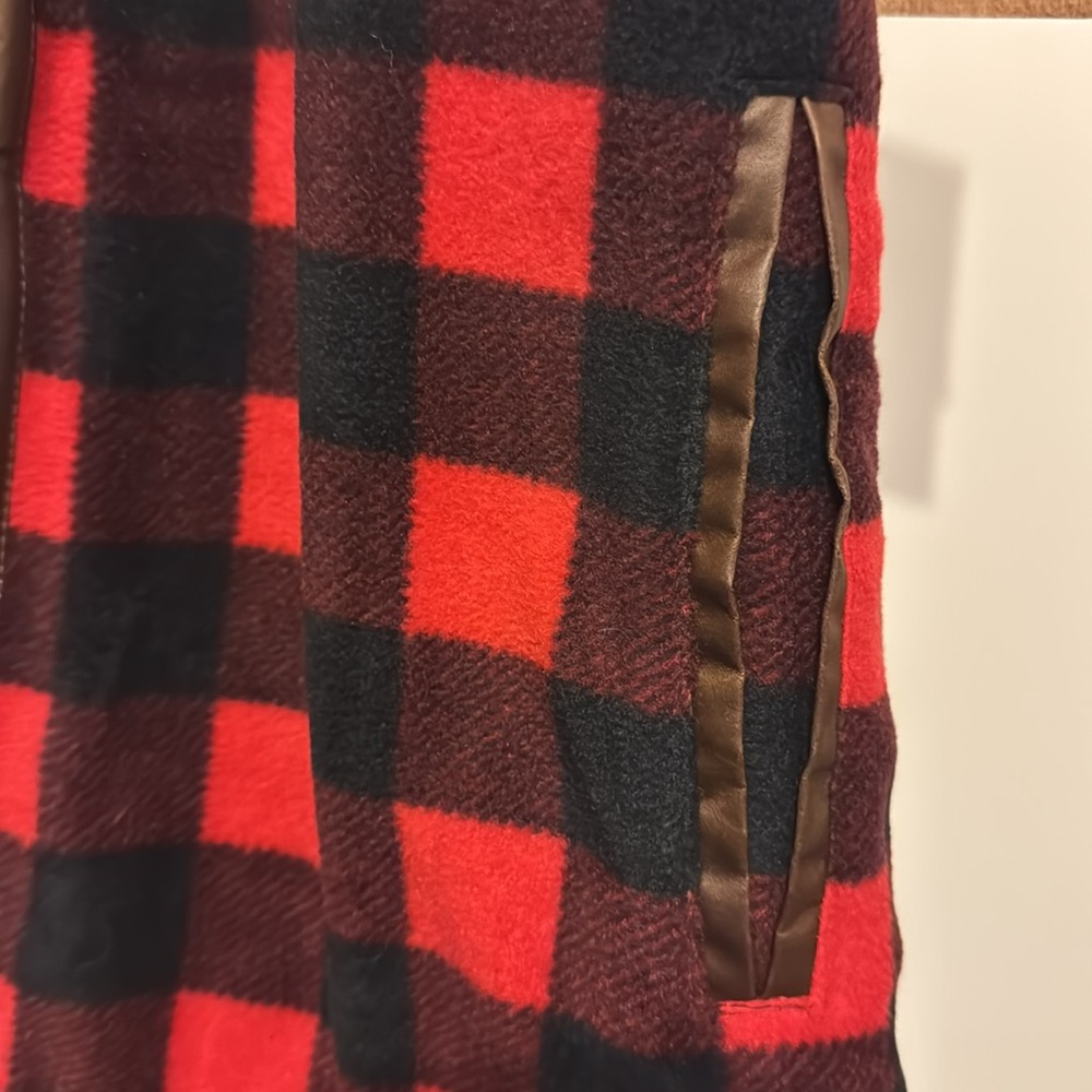 Women’s Fuzzy & Thick open Vest with Hood Small NWT - Picture 3 of 9